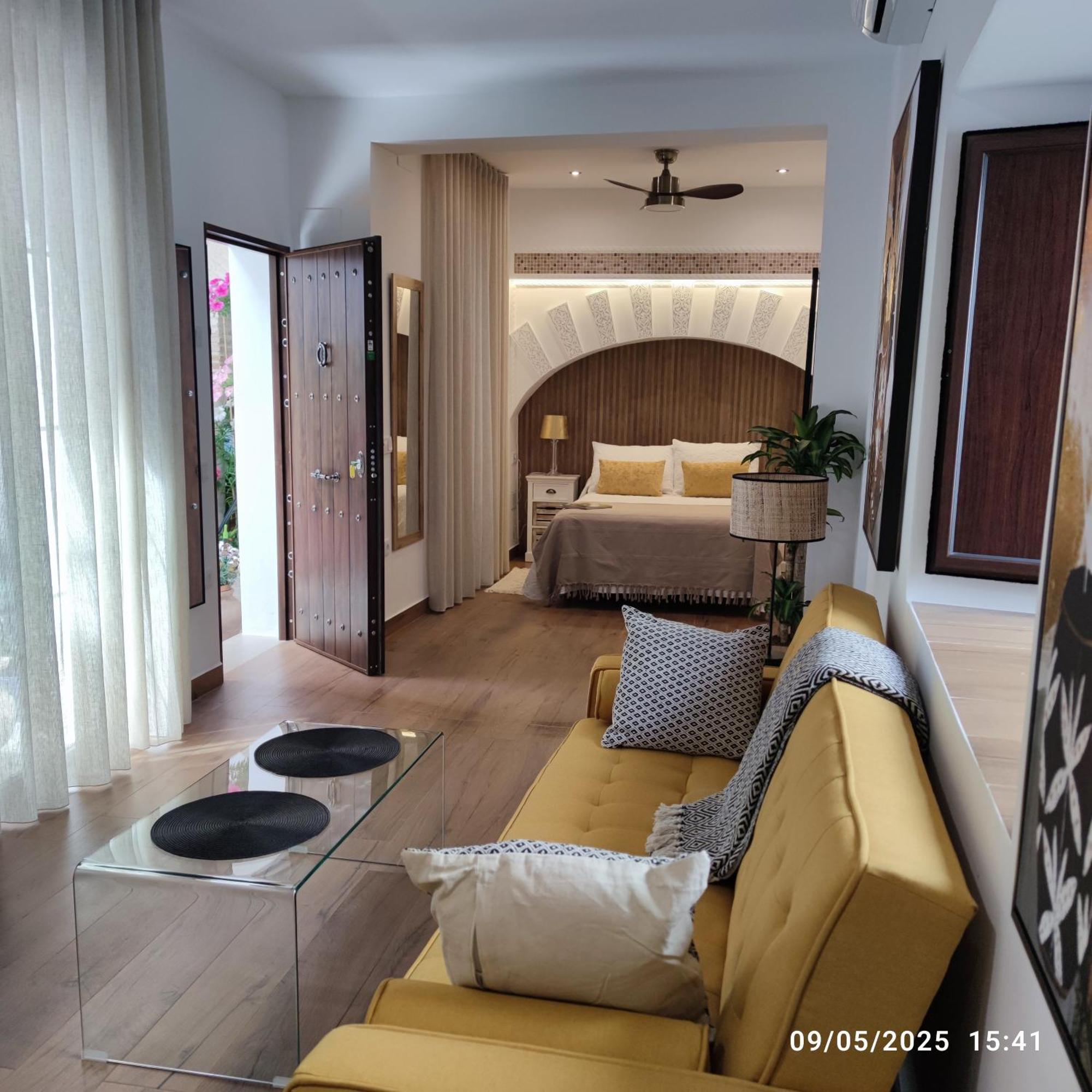 El Patio De Regina Apartment Cordoba Luaran gambar
