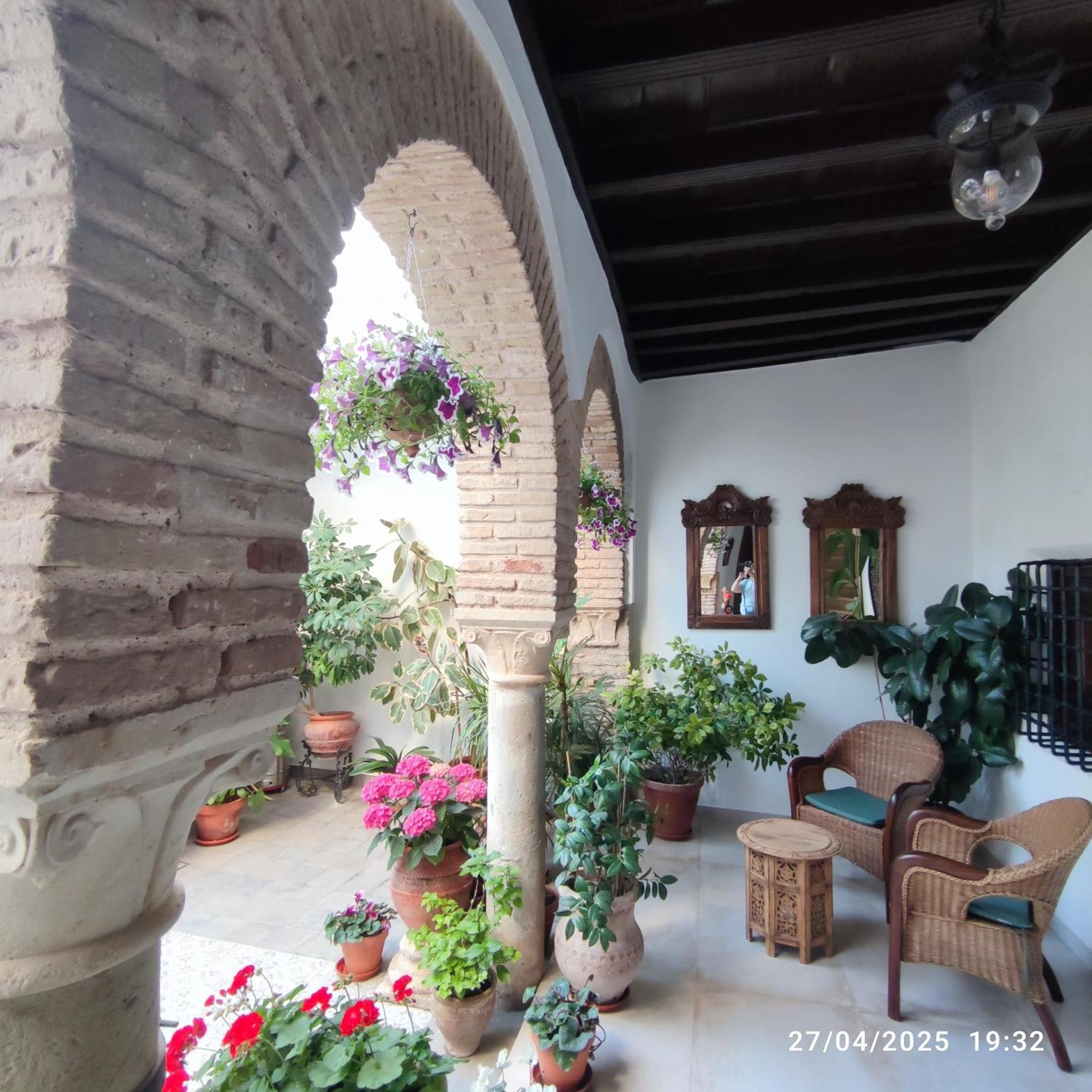 El Patio De Regina Apartment Cordoba Luaran gambar