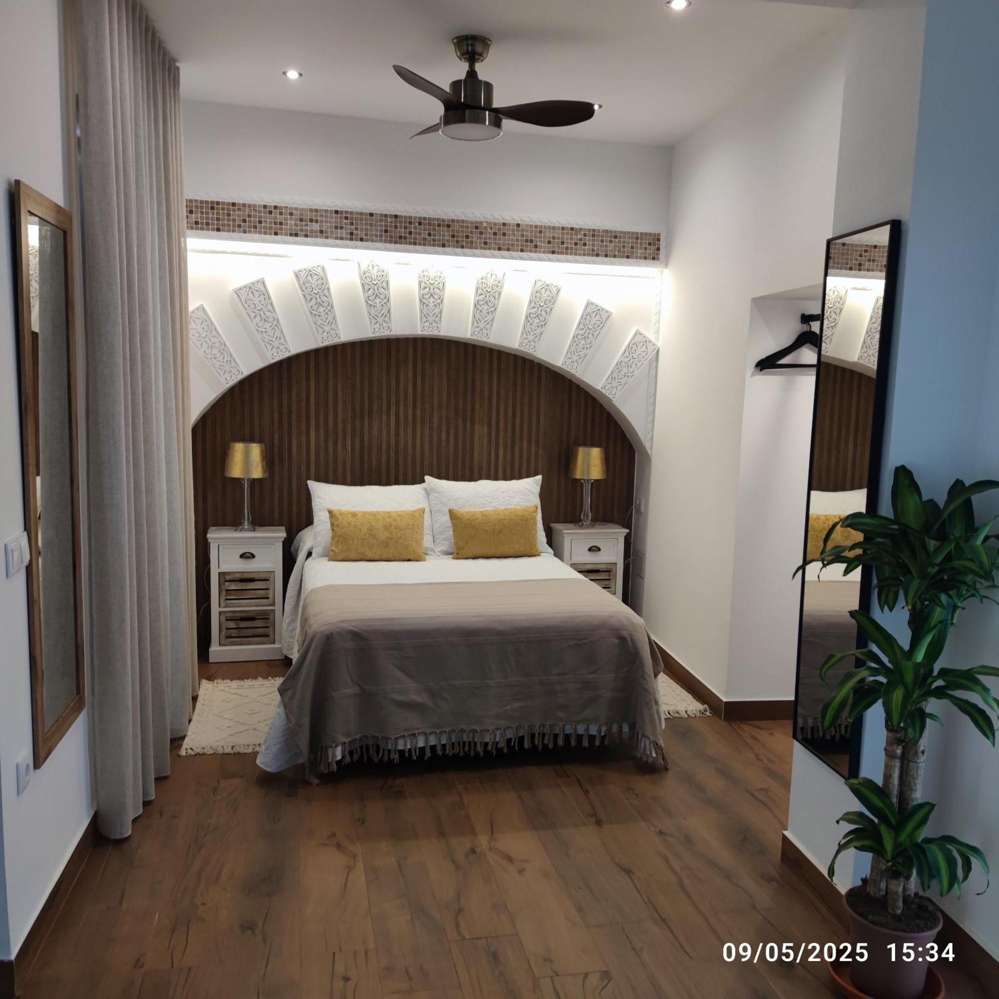 El Patio De Regina Apartment Cordoba Luaran gambar